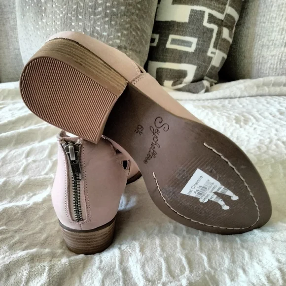 Seychelles Dusty pink Criss-cross Cutout Soft leather ankle bootie - Picture 8 of 10